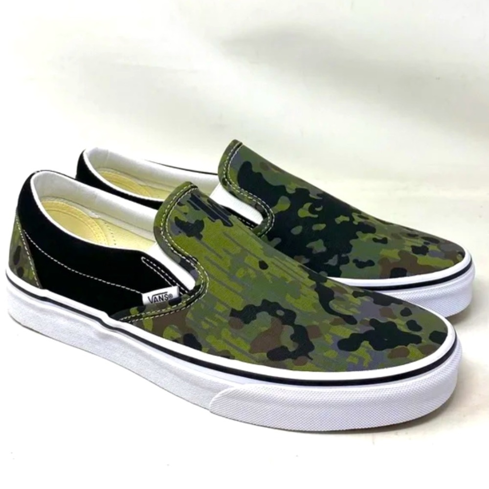 VANS Classic Rain Camo Green Canvas Slip On Sz. 7.5 Men 9 Woman NIB WITH BANDANA